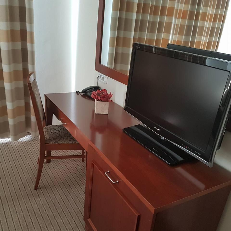 Hotel Cateski Dvorec Catez ob Savi Exterior foto