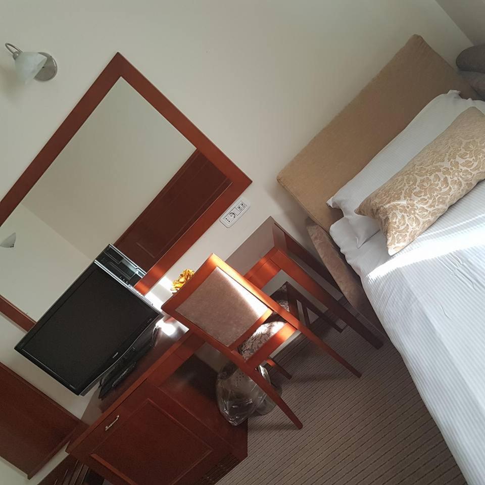 Hotel Cateski Dvorec Catez ob Savi Exterior foto